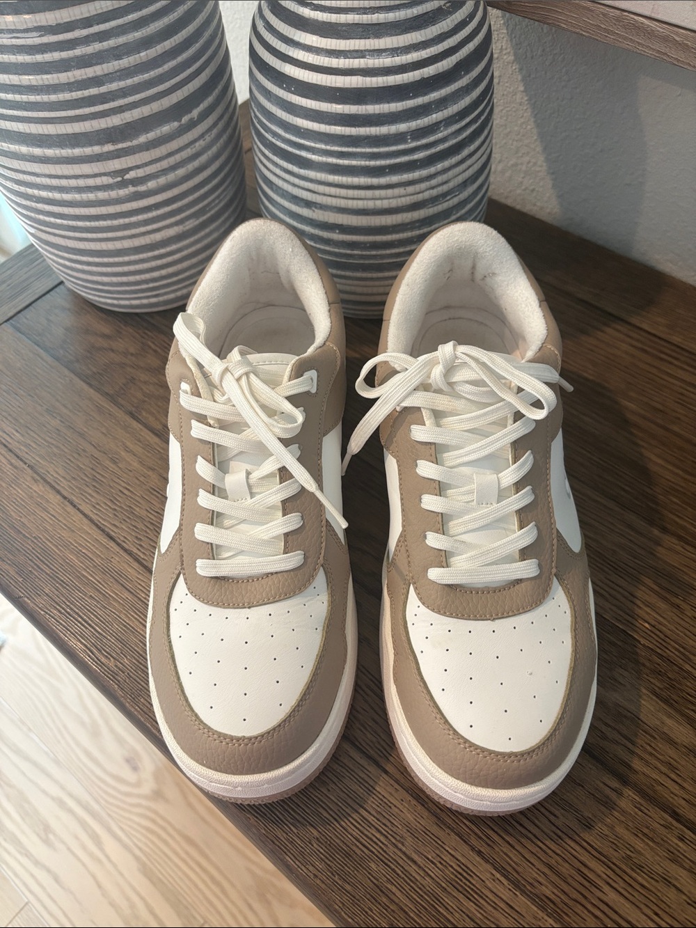 Alo Yoga Recovery Mode Sneaker White and Gravel W Size 10 - Picture 2 of 7